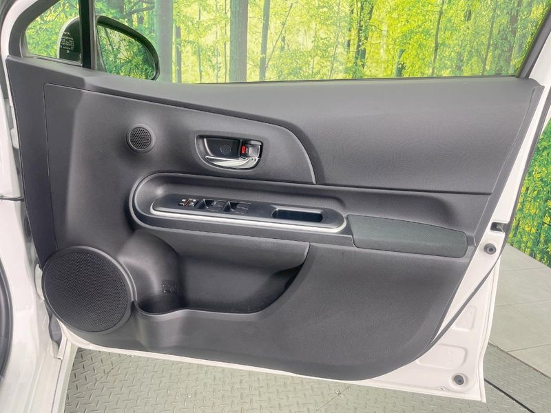 2013 Toyota Aqua DAA-NHP10 (UW-6a6ac201d35f6)[28]