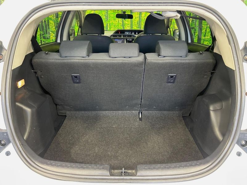 2015 Toyota Aqua DAA-NHP10 (UW-6a6ac202cb6bc)[18]