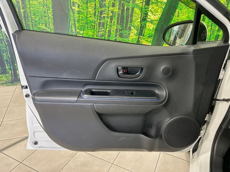 2015 Toyota Aqua DAA-NHP10 (UW-6a6ac202cb6bc)[27]