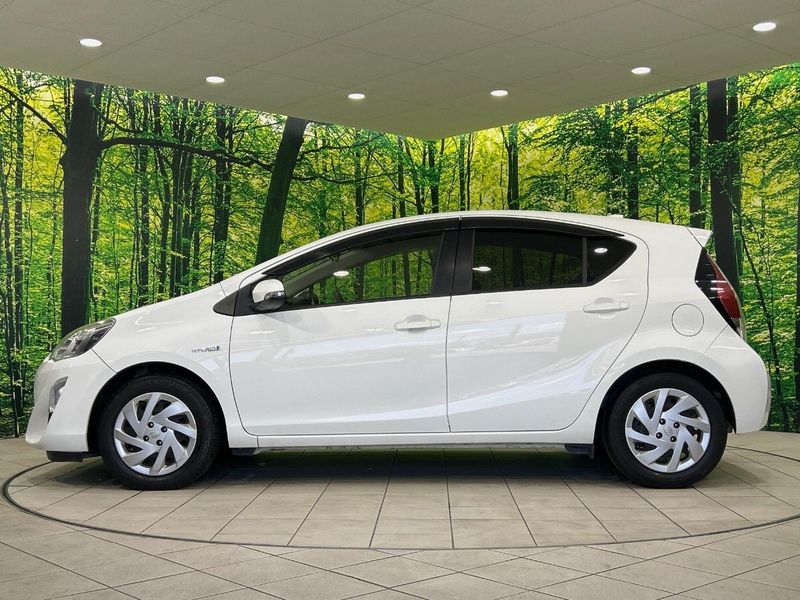2015 Toyota Aqua DAA-NHP10 (UW-6a6ac202cb6bc)[14]