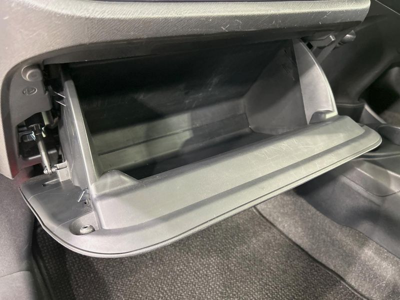 2015 Toyota Aqua DAA-NHP10 (UW-6a6ac202cb6bc)[28]