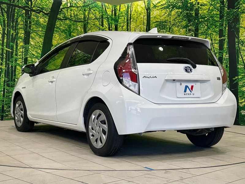2015 Toyota Aqua DAA-NHP10 (UW-6a6ac202cb6bc)[15]
