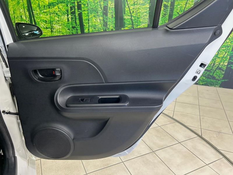 2015 Toyota Aqua DAA-NHP10 (UW-6a6ac202cb6bc)[29]