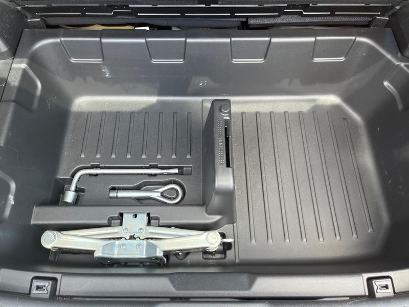 2011 Nissan JUKE DBA-YF15 (UW-6a6ac2aad4279)[23]