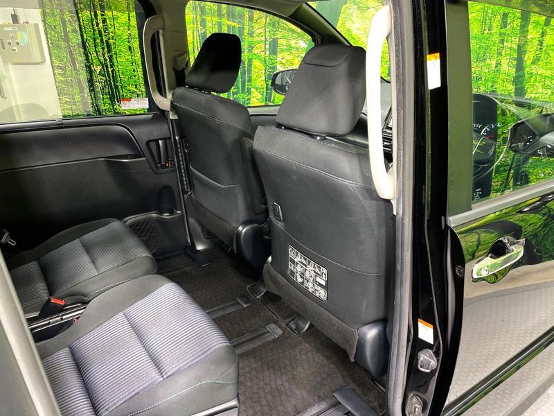 2016 Toyota Voxy DBA-ZRR80W (UW-6a6ac2bfb5dcc)[16]