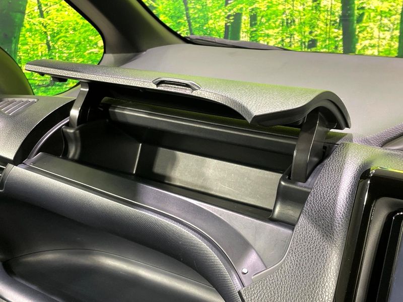 2016 Toyota Voxy DBA-ZRR80W (UW-6a6ac2bfb5dcc)[19]