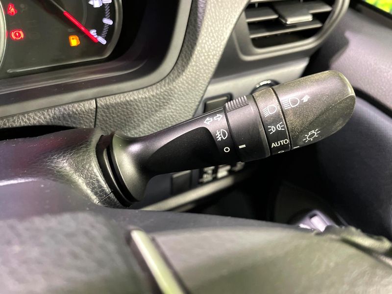 2016 Toyota Voxy DBA-ZRR80W (UW-6a6ac2bfb5dcc)[29]