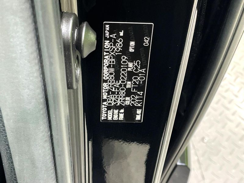 2016 Toyota Voxy DBA-ZRR80W (UW-6a6ac2bfb5dcc)[1]