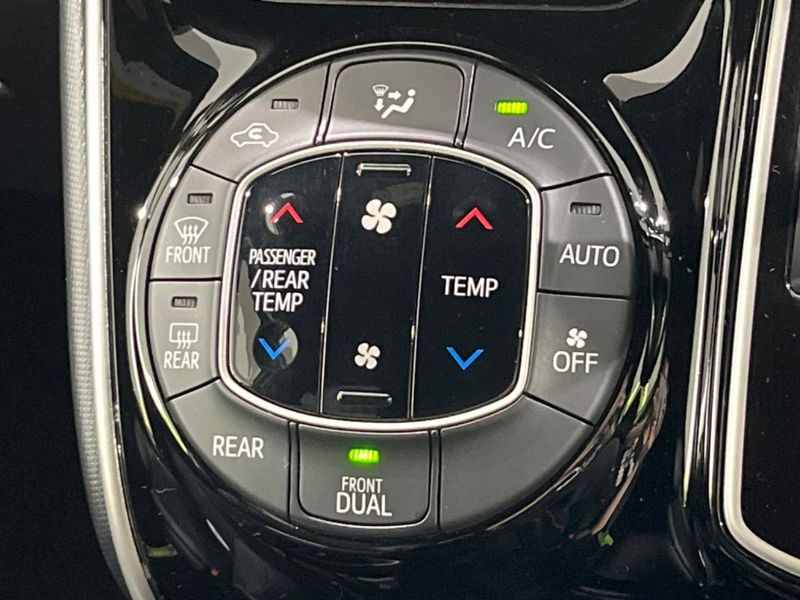 2021 Toyota Voxy 3BA-ZRR85W (UW-6a6ac2cc68c05)[11]