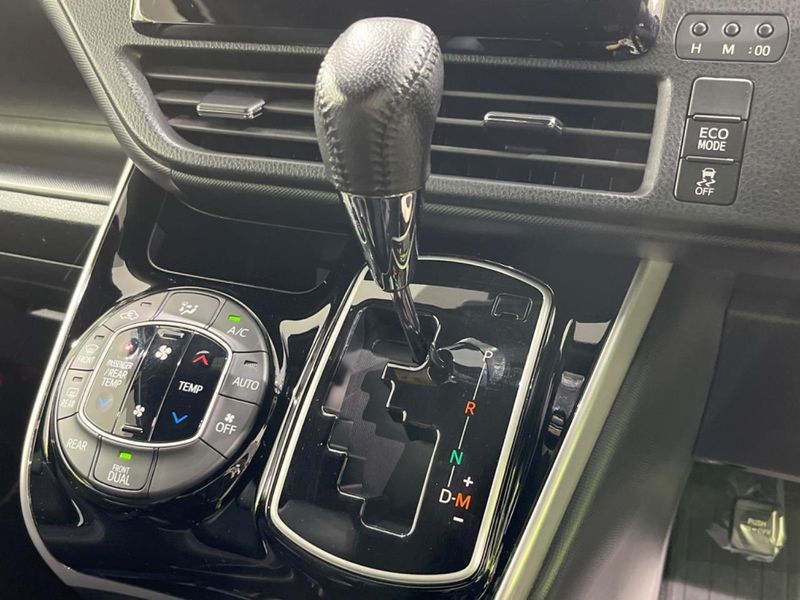 2021 Toyota Voxy 3BA-ZRR85W (UW-6a6ac2cc68c05)[12]