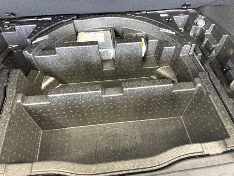 2019 Toyota C-HR DAA-ZYX10 (UW-6a6ac31403df2)[18]