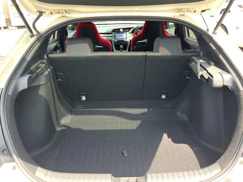 2017 Honda Civic DBA-FK8 (UW-6a6c11825dbf1)[26]