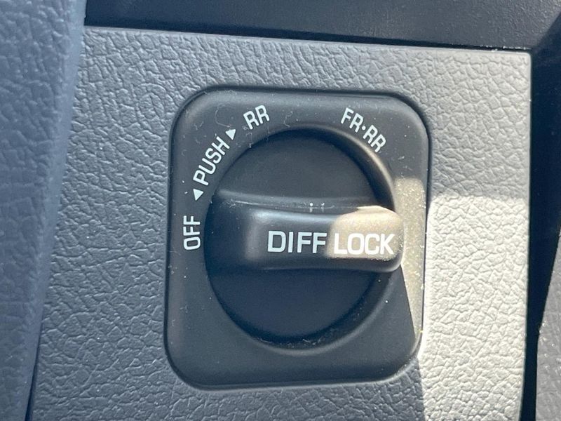 2024 Toyota Land Cruiser 70 3DA-GDJ76W (UW-6a6c1196e0ffe)[24]