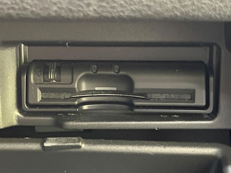 2016 Nissan Serena DAA-GFC27 (UW-6a6c1199a7ff9)[16]