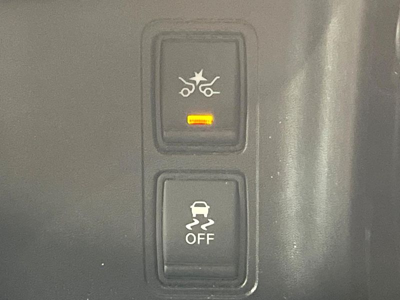 2016 Nissan Serena DAA-GFC27 (UW-6a6c1199a7ff9)[27]