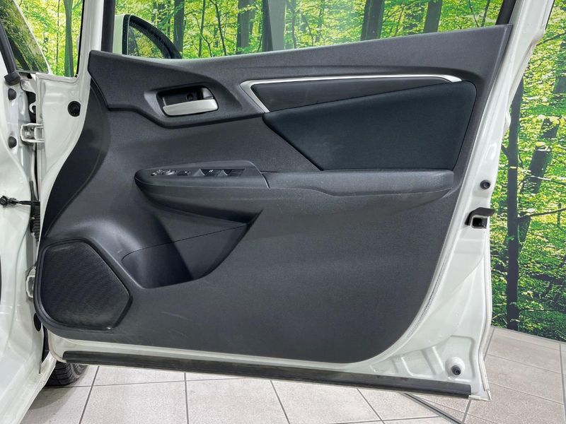 2015 Honda Fit DBA-GK3 (UW-6a6c11a9bcaee)[13]