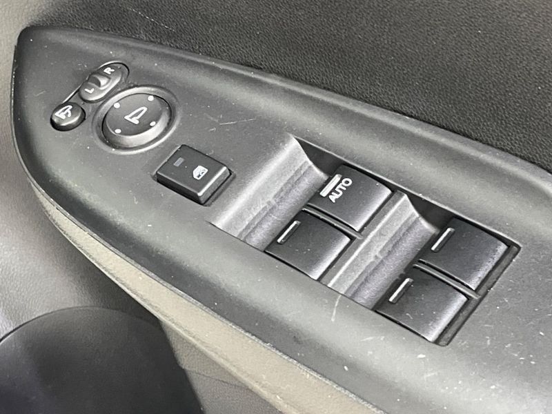 2015 Honda Fit DBA-GK3 (UW-6a6c11a9bcaee)[14]