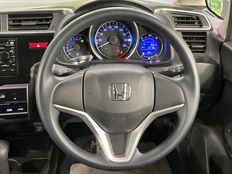 2015 Honda Fit DBA-GK3 (UW-6a6c11a9bcaee)[16]