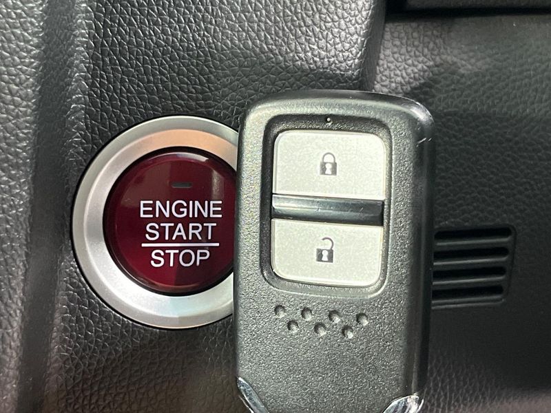 2015 Honda Fit DBA-GK3 (UW-6a6c11a9bcaee)[29]