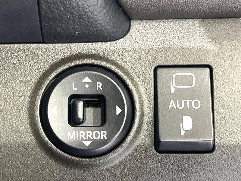 2012 Toyota Crown DBA-GRS200 (UW-6a6c11ba4473f)[17]