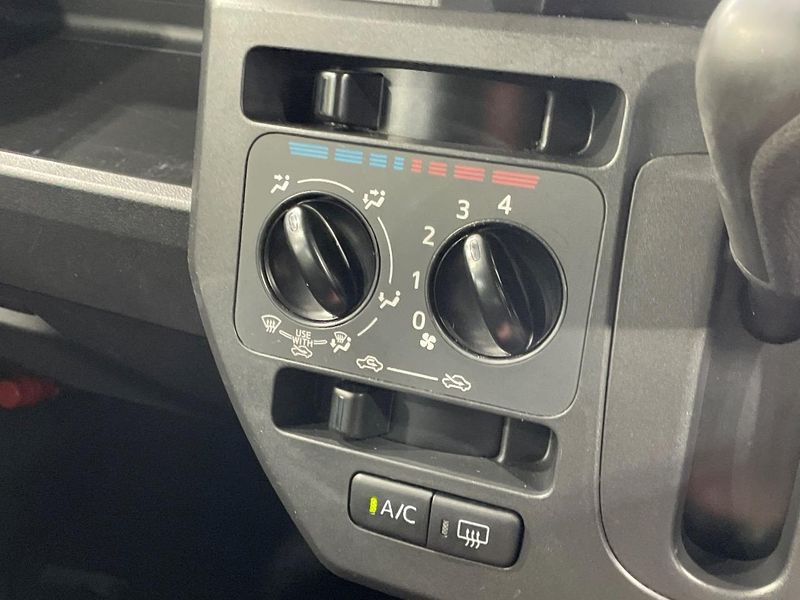 2015 Daihatsu Wake DBA-LA700S (UW-6a6c12d2b728a)[27]