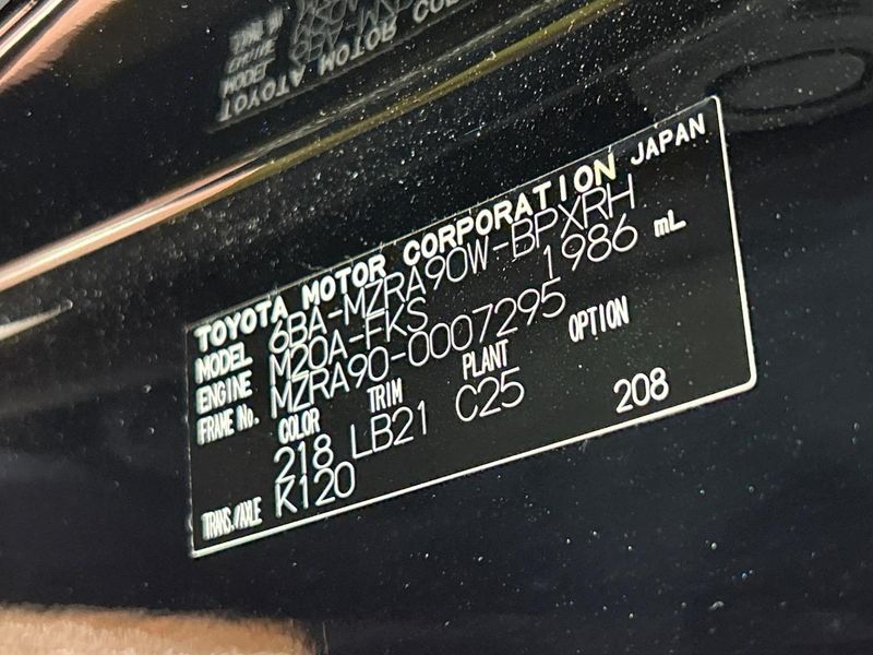 2022 Toyota Voxy 6BA-MZRA90W (UW-6a6c13b956332)[1]