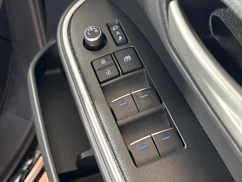 2022 Toyota Voxy 6BA-MZRA90W (UW-6a6c13b956332)[4]