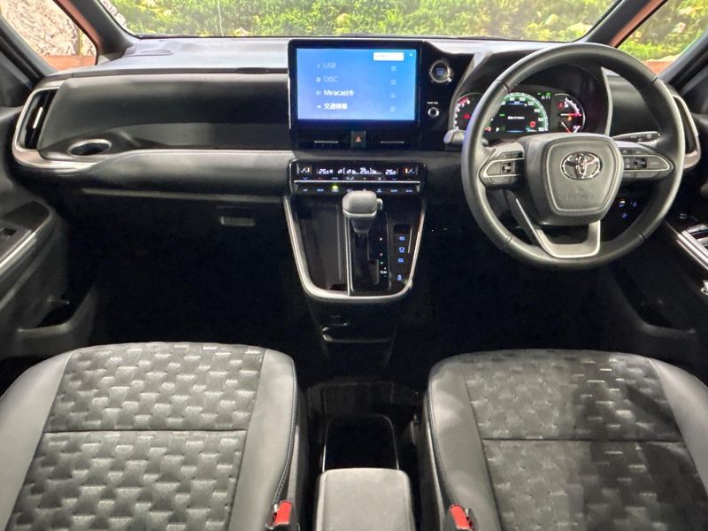 2022 Toyota Voxy 6BA-MZRA90W (UW-6a6c13b956332)[27]