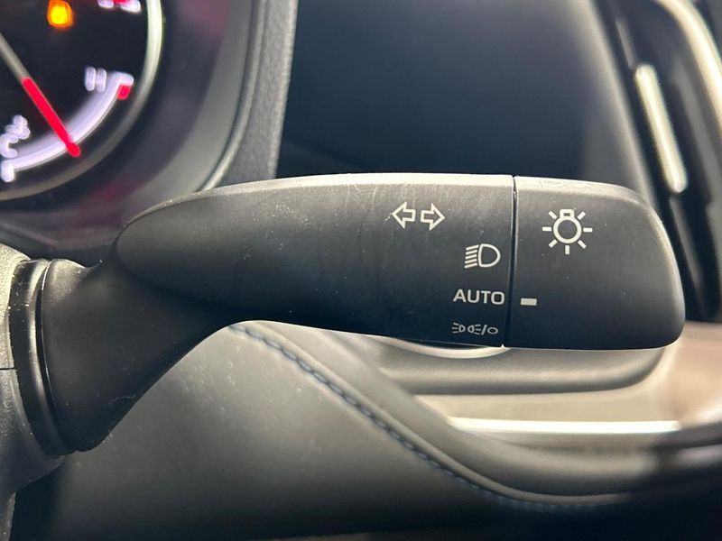 2022 Toyota Voxy 6BA-MZRA90W (UW-6a6c13b956332)[8]