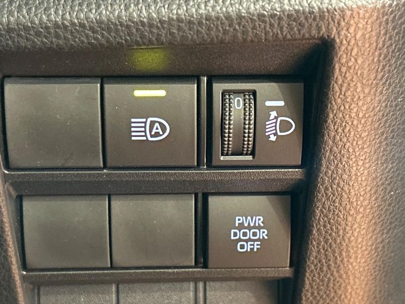 2022 Toyota Voxy 6BA-MZRA90W (UW-6a6c13b956332)[5]