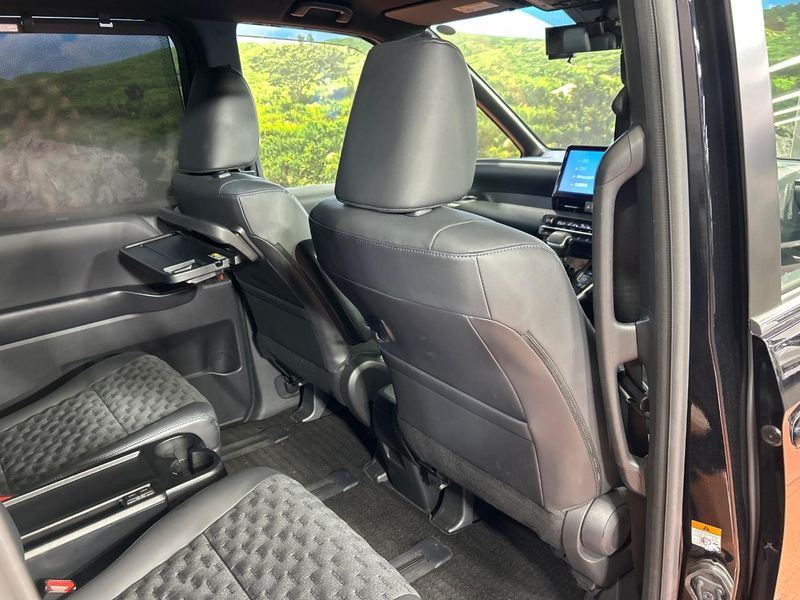 2022 Toyota Voxy 6BA-MZRA90W (UW-6a6c13b956332)[25]