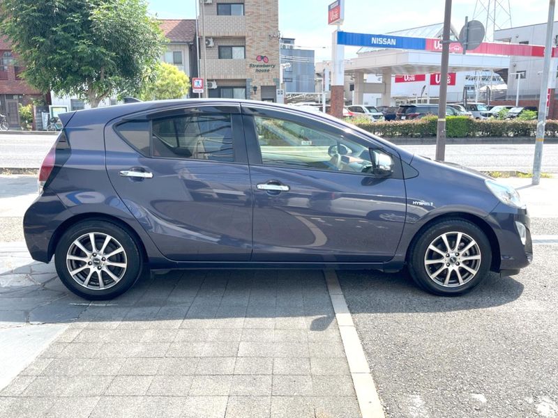 2015 Toyota Aqua DAA-NHP10 (UW-6a6c13cc73b5f)[26]