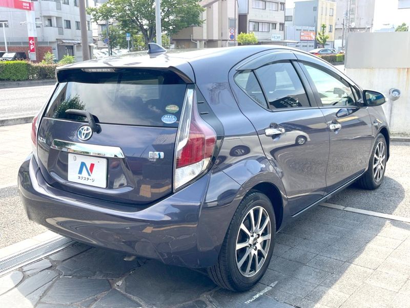 2015 Toyota Aqua DAA-NHP10 (UW-6a6c13cc73b5f)[20]