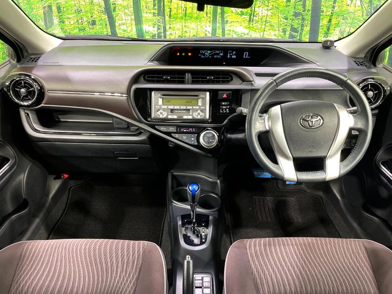 2015 Toyota Aqua DAA-NHP10 (UW-6a6c13d3558d4)[19]