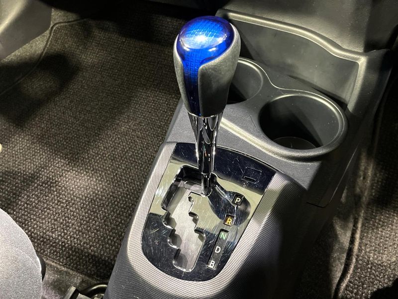 2015 Toyota Aqua DAA-NHP10 (UW-6a6c13d3558d4)[23]