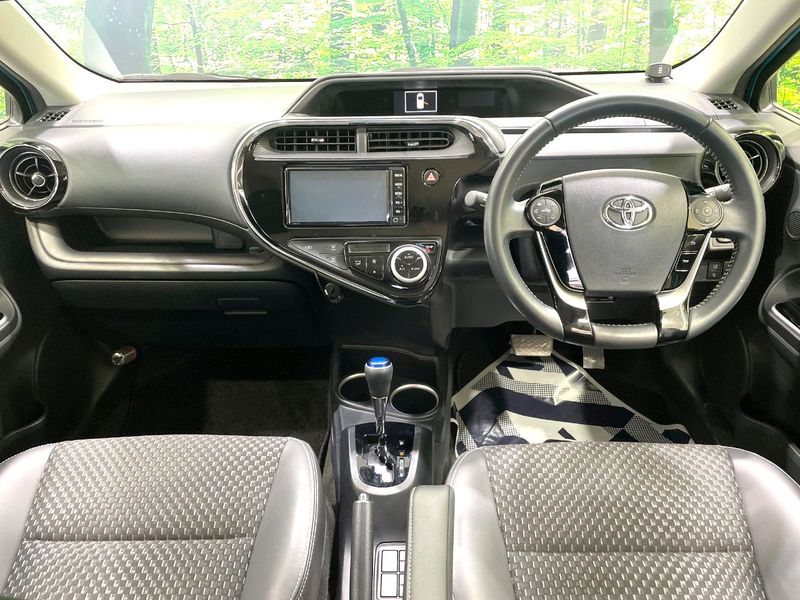 2017 Toyota Aqua DAA-NHP10H (UW-6a6c13d57070d)[4]