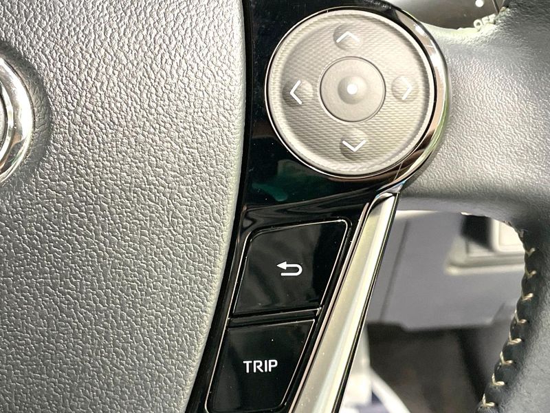 2017 Toyota Aqua DAA-NHP10H (UW-6a6c13d57070d)[14]
