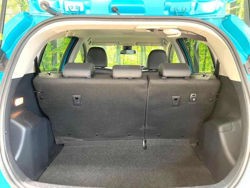 2017 Toyota Aqua DAA-NHP10H (UW-6a6c13d57070d)[25]