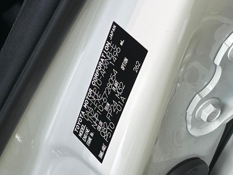 2018 Toyota Aqua DAA-NHP10 (UW-6a6c13d6bbbe6)[1]