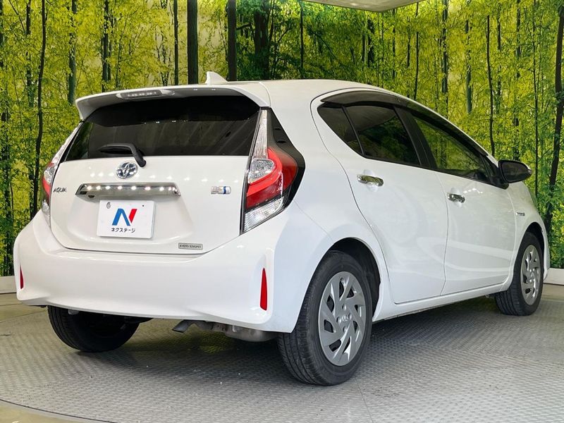 2018 Toyota Aqua DAA-NHP10 (UW-6a6c13d6bbbe6)[12]