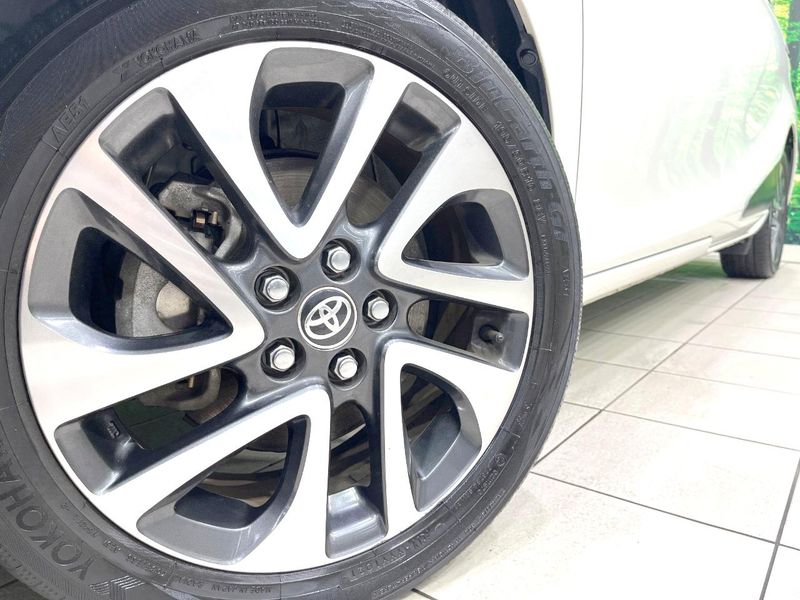 2015 Toyota Sienta DAA-NHP170G (UW-6a6c13da63a1f)[16]