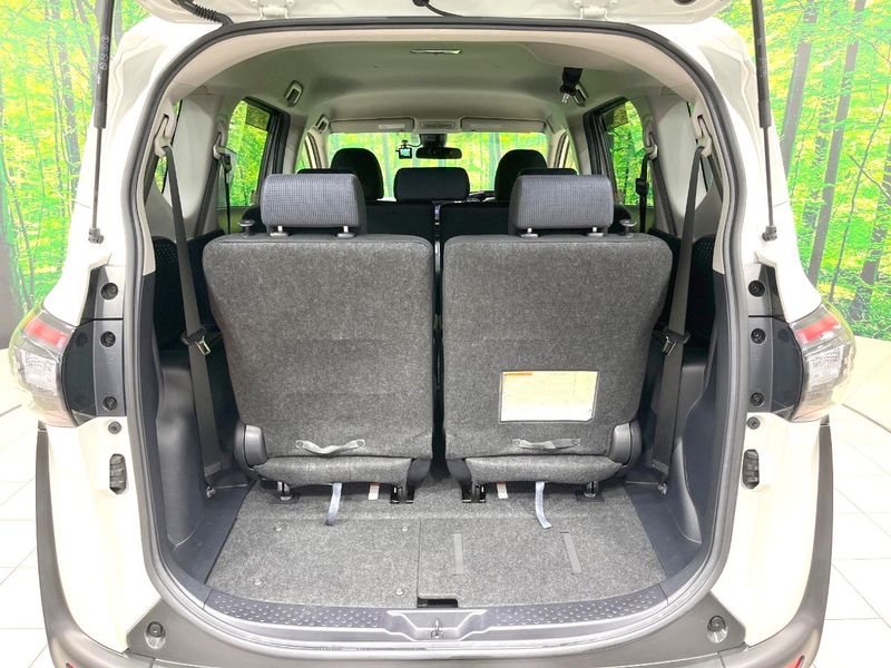 2015 Toyota Sienta DAA-NHP170G (UW-6a6c13da63a1f)[28]