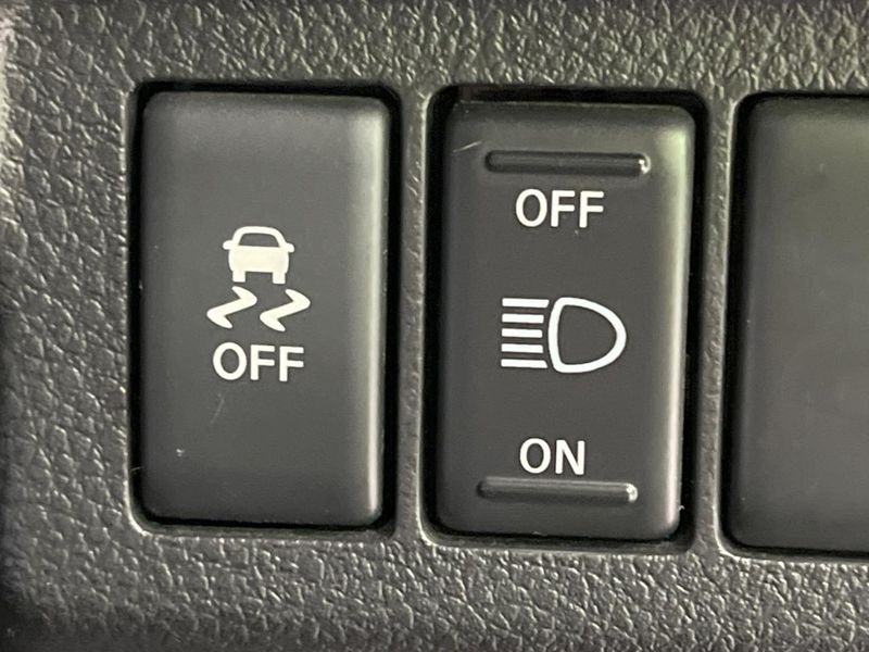 2012 Nissan X-Trail DBA-NT31 (UW-6a6c13e86e8c1)[19]