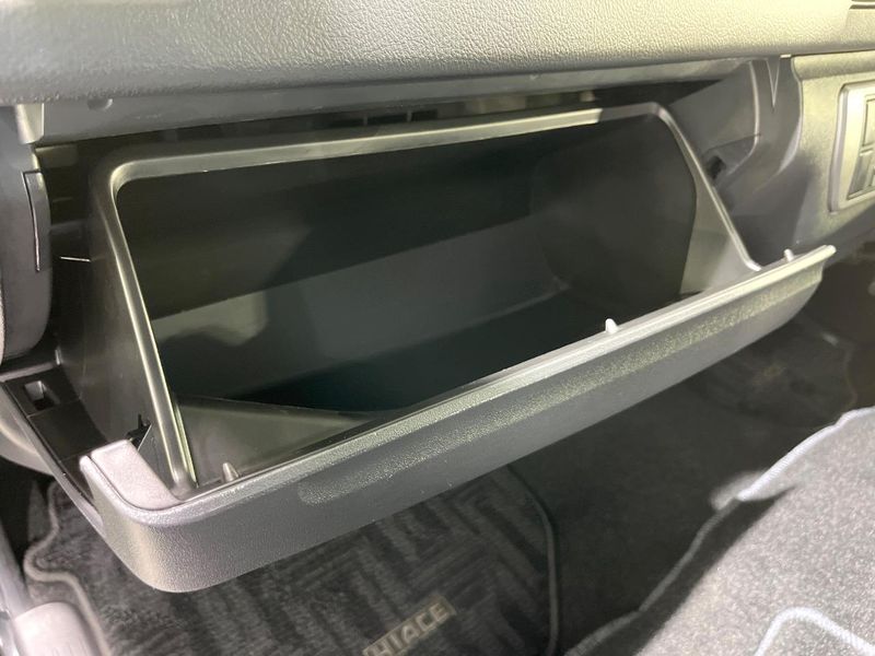 2019 Toyota Hiace Van CBF-TRH200V (UW-6a6c1441096d0)[23]