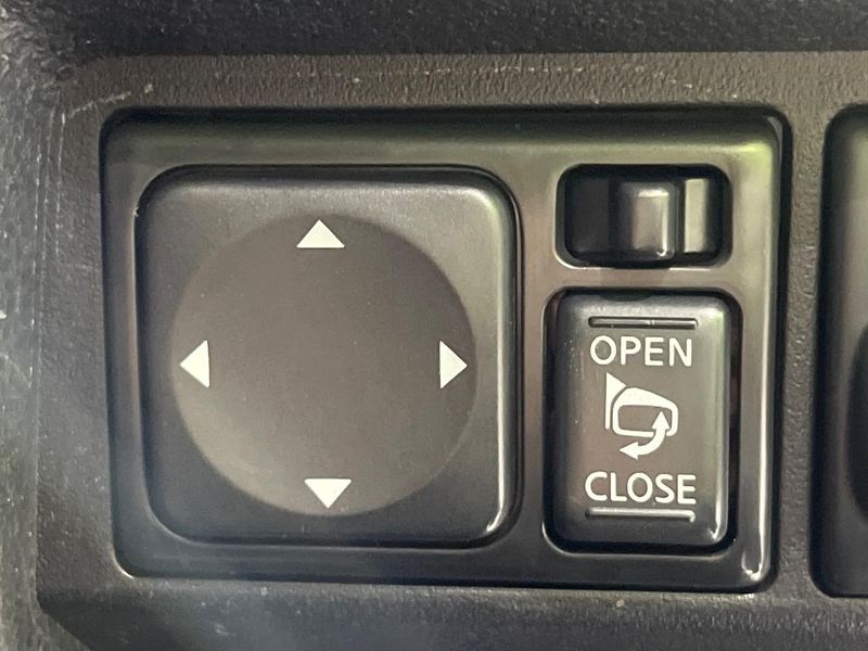 2010 Nissan JUKE DBA-YF15 (UW-6a6c147f7409a)[6]