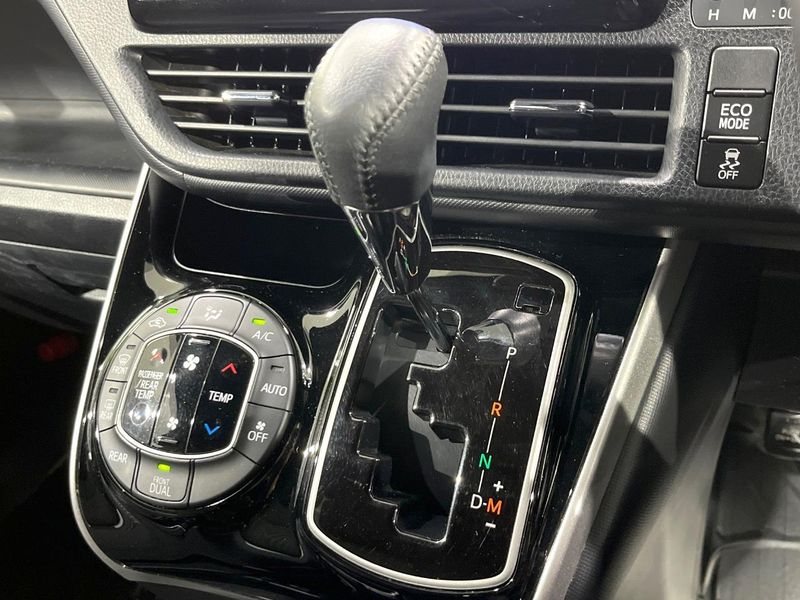 2019 Toyota Voxy DBA-ZRR85W (UW-6a6c14aa4b559)[27]