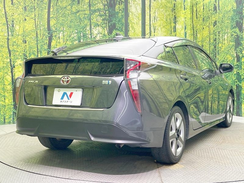 2016 Toyota Prius DAA-ZVW50 (UW-6a6c14c39774a)[11]