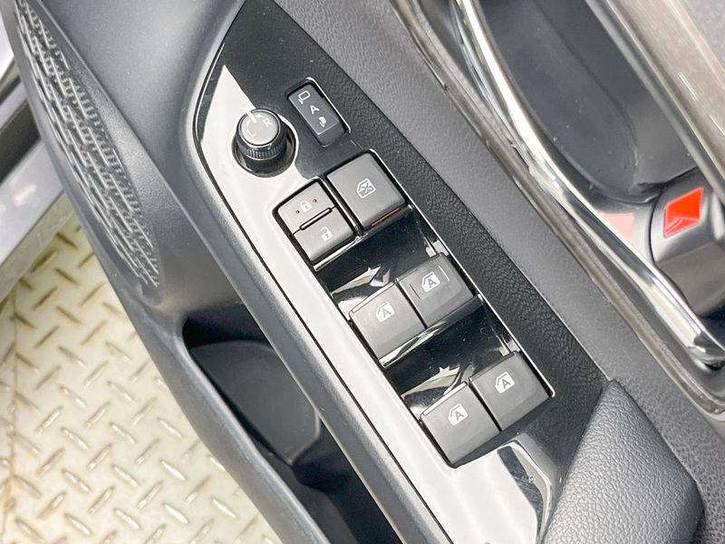 2016 Toyota Prius DAA-ZVW50 (UW-6a6c14c39774a)[21]