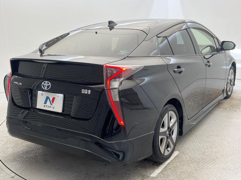 2018 Toyota Prius DAA-ZVW50 (UW-6a6c14c637fb5)[18]
