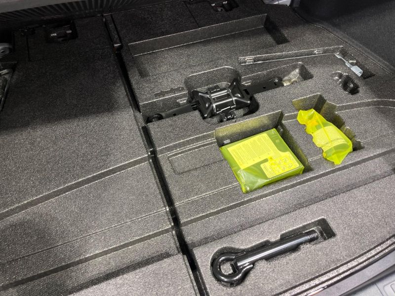 2021 Toyota Prius 6AA-ZVW51 (UW-6a6c14cc1a945)[16]